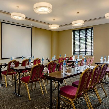 Protea Hotel By Marriott Ikeja Select Lagos Esterno foto