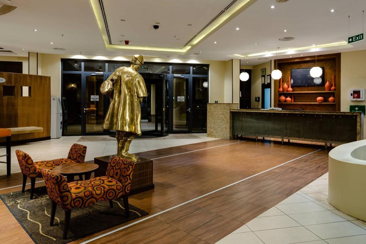 Protea Hotel By Marriott Ikeja Select Lagos Esterno foto
