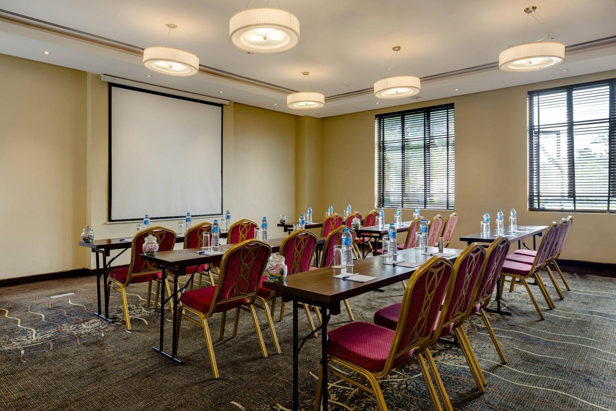 Protea Hotel By Marriott Ikeja Select Lagos Esterno foto