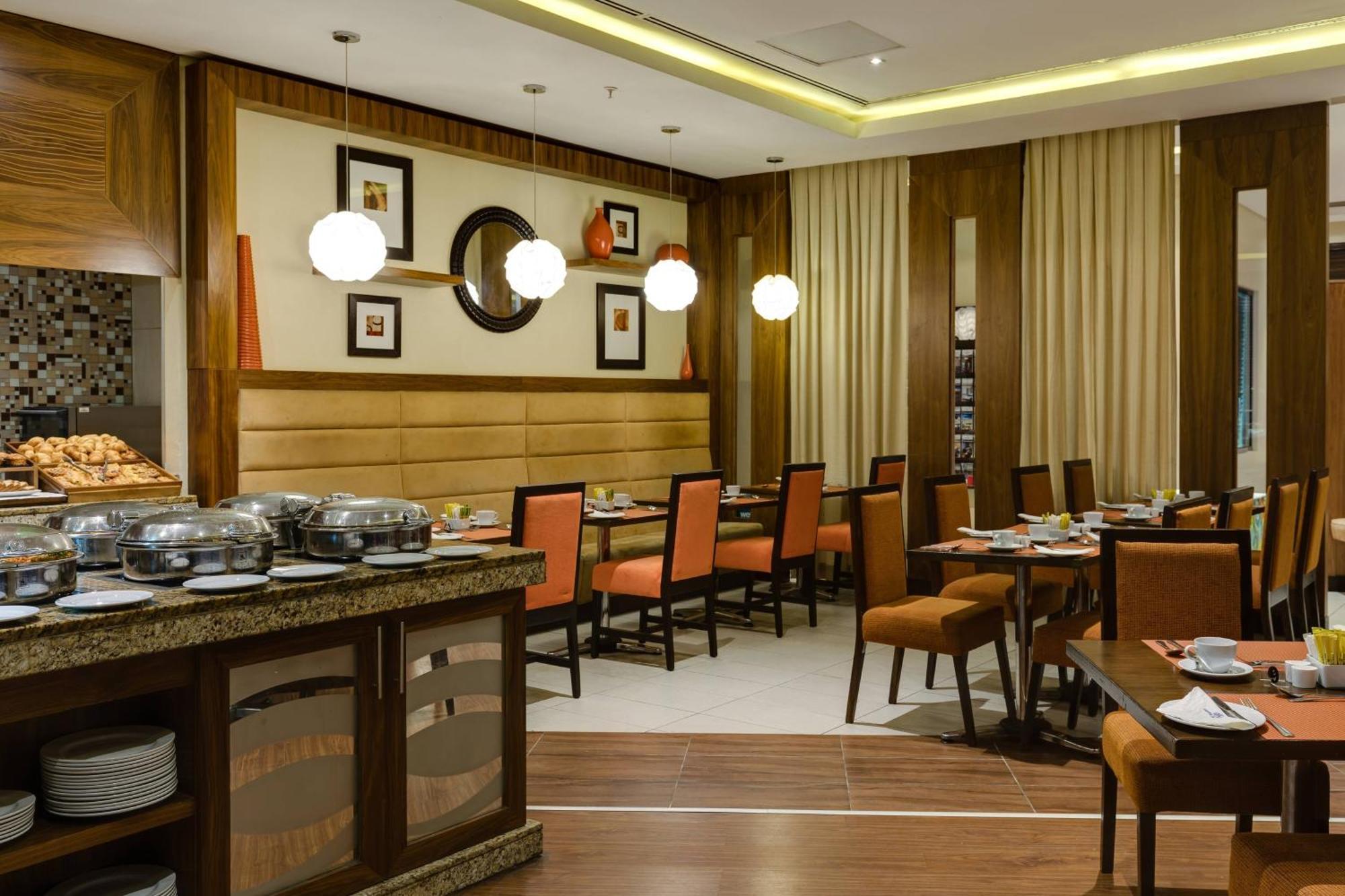 Protea Hotel By Marriott Ikeja Select Lagos Esterno foto