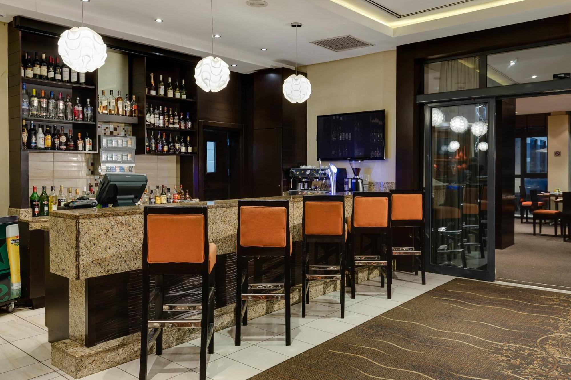 Protea Hotel By Marriott Ikeja Select Lagos Esterno foto