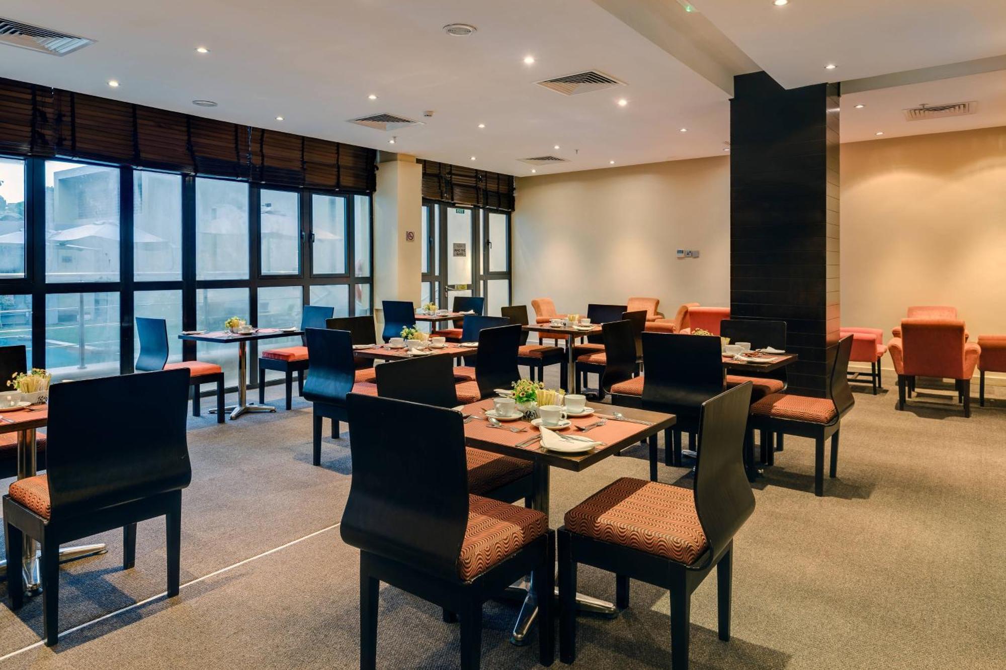 Protea Hotel By Marriott Ikeja Select Lagos Esterno foto