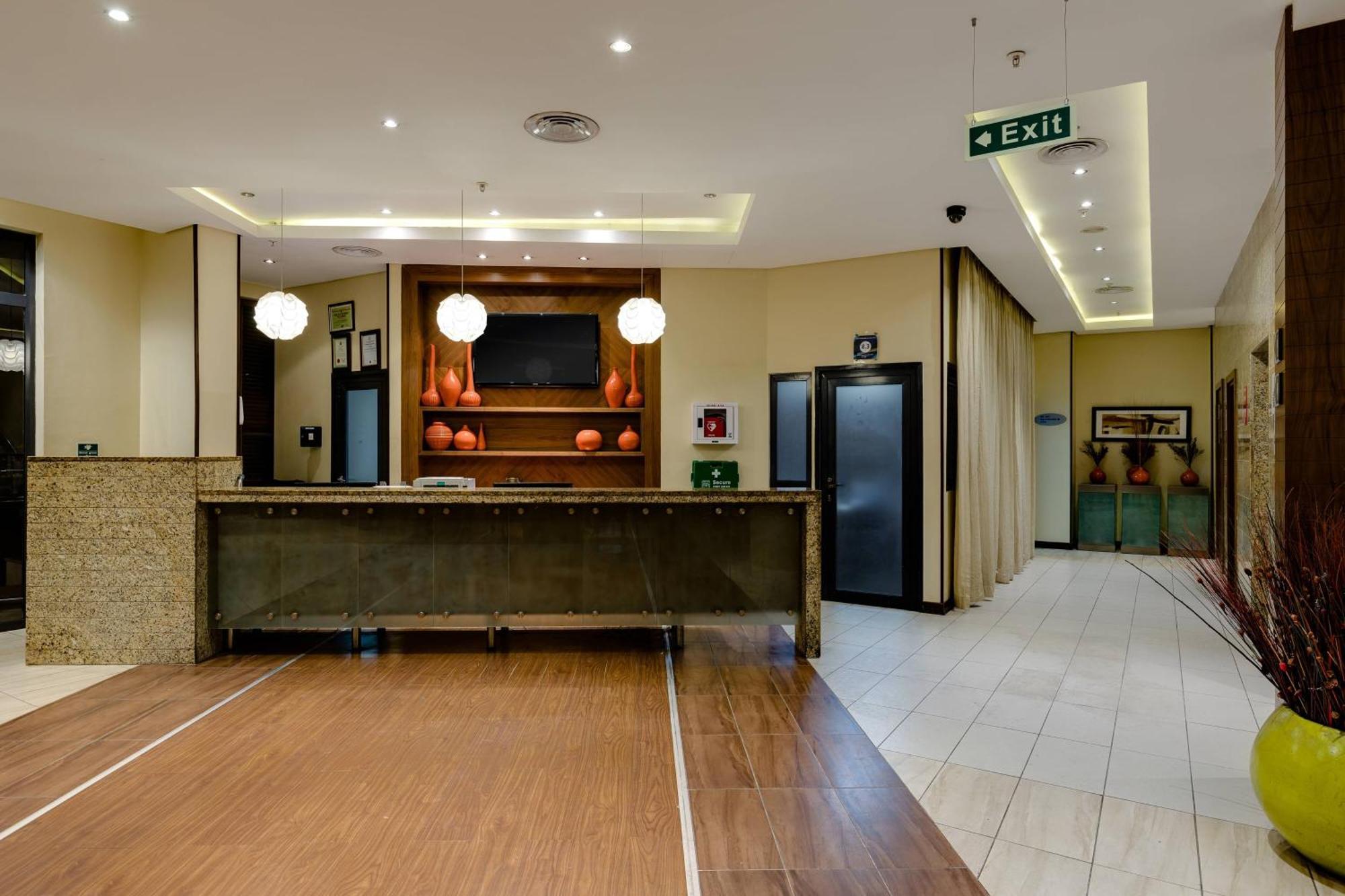 Protea Hotel By Marriott Ikeja Select Lagos Esterno foto