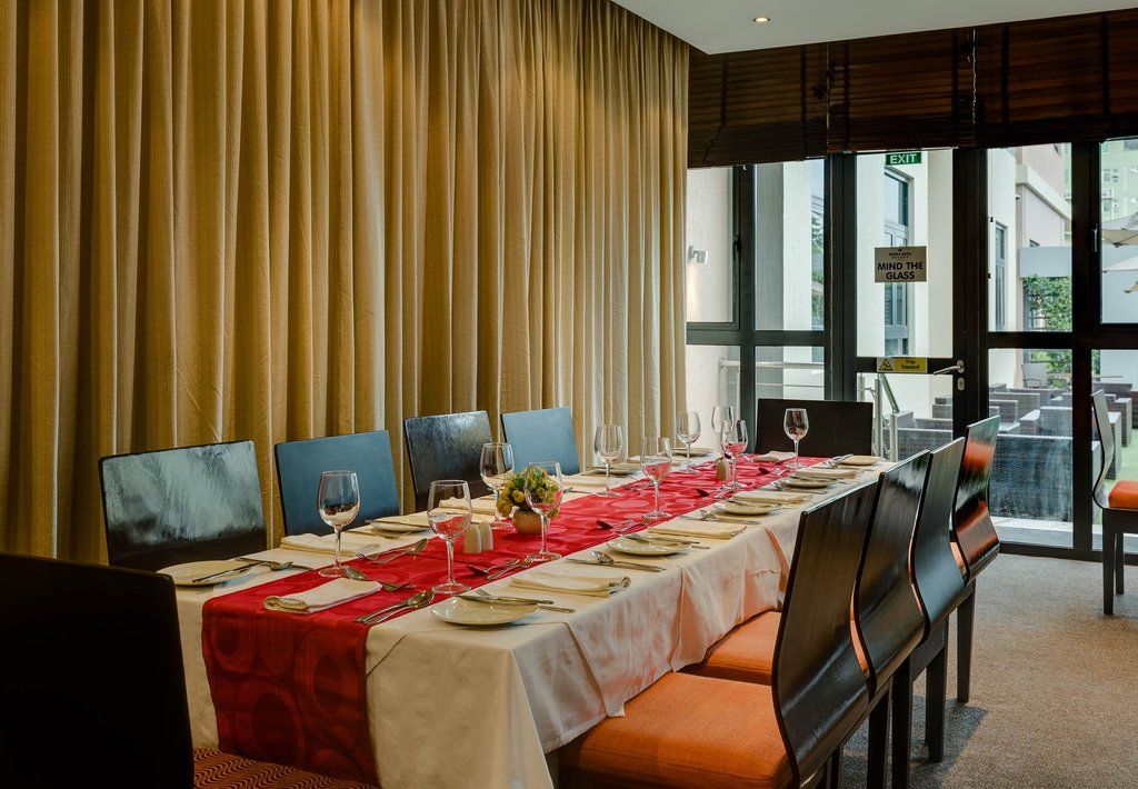 Protea Hotel By Marriott Ikeja Select Lagos Esterno foto