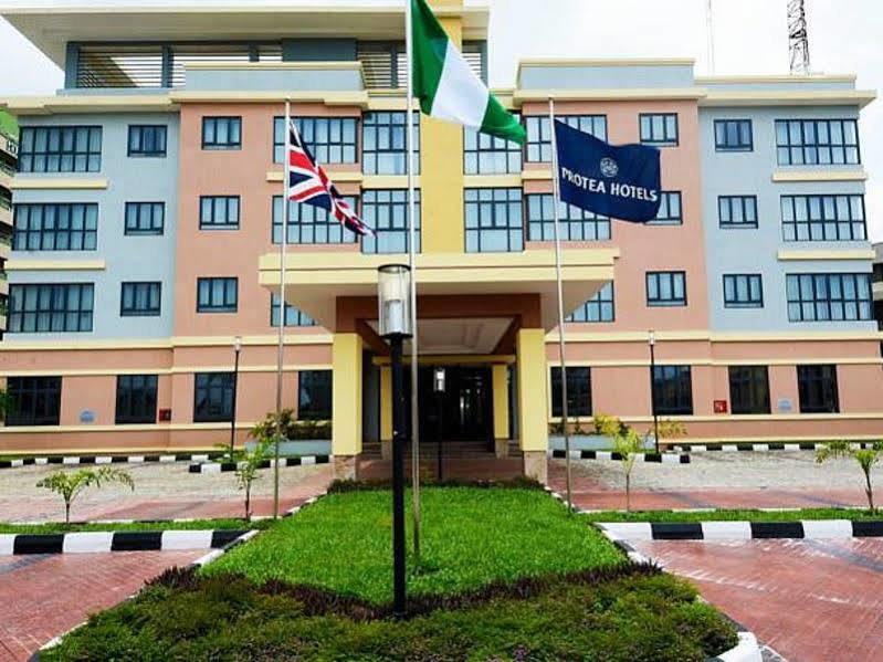 Protea Hotel By Marriott Ikeja Select Lagos Esterno foto