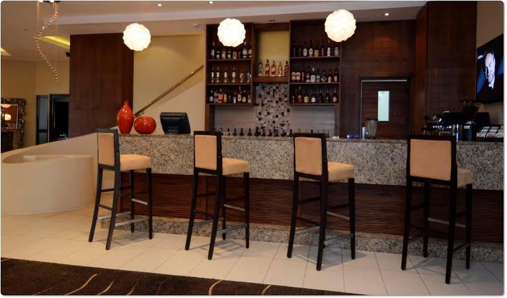 Protea Hotel By Marriott Ikeja Select Lagos Esterno foto