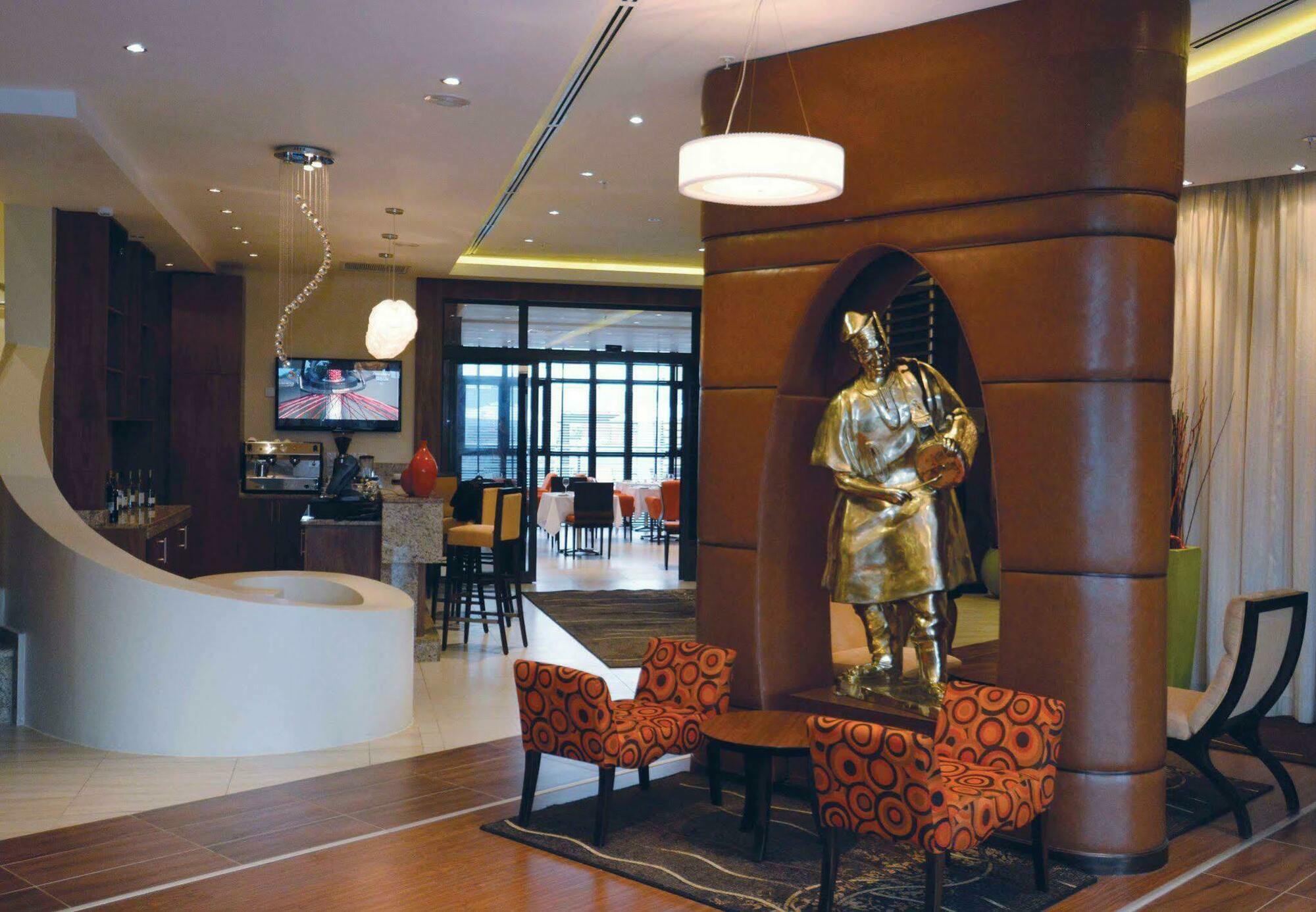 Protea Hotel By Marriott Ikeja Select Lagos Esterno foto