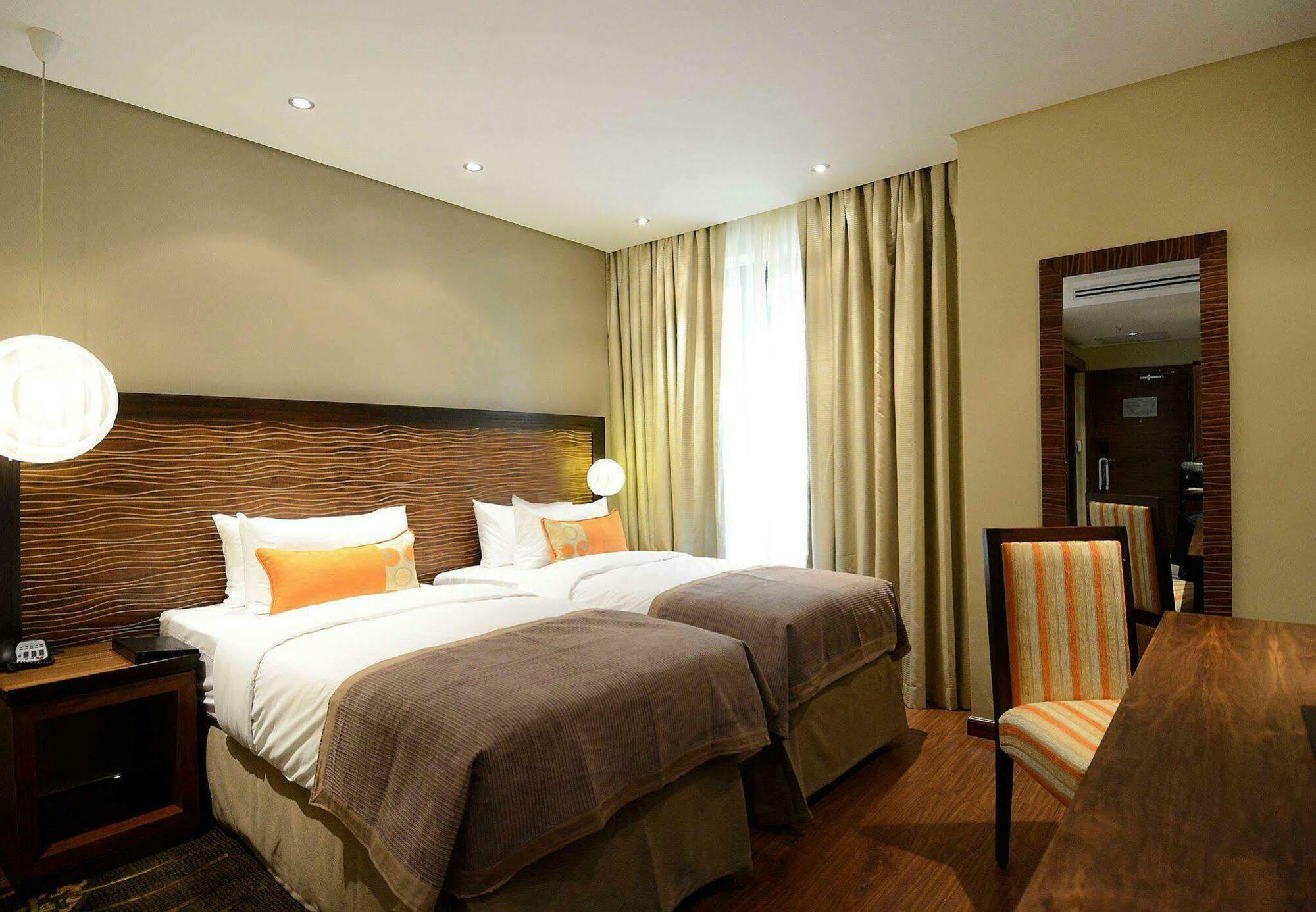 Protea Hotel By Marriott Ikeja Select Lagos Esterno foto